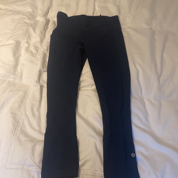 Lululemon navy cropped leggings - Picture 3 of 4